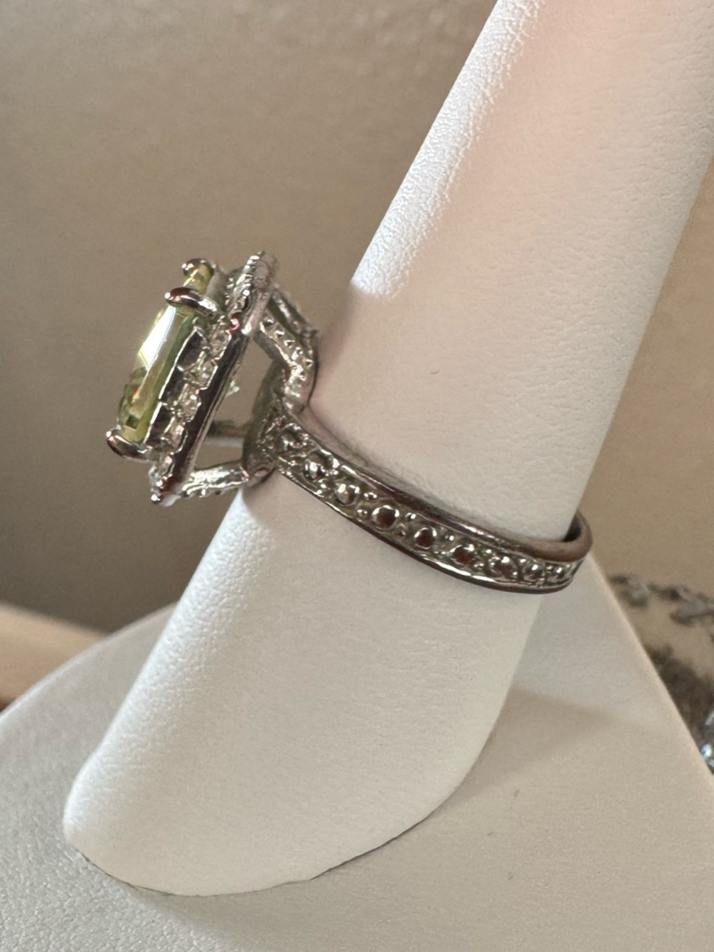 Yellow Stone Halo Statement Ring Size 8 Silver Tone Cocktail Ring - Picture 3 of 6
